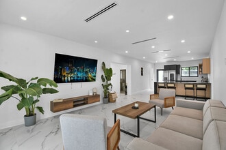 187 NW 53rd St in Miami, FL - Foto de edificio - Building Photo