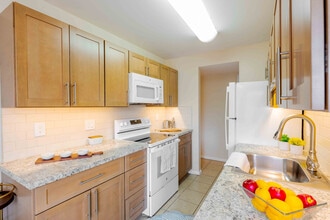 North Hills Apartments, LLC in Colonia, NJ - Building Photo - Building Photo