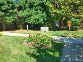 280 Willowbrook Dr in North Brunswick, NJ - Building Photo - Building Photo