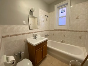 90 E 52nd St in Brooklyn, NY - Building Photo - Building Photo