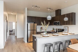 The Banks in Albany, OR - Building Photo