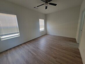 8304 Grandy St in Bakersfield, CA - Building Photo - Building Photo