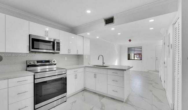 1917 SW 107th Ave in Miami, FL - Foto de edificio - Building Photo