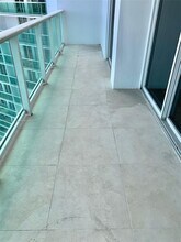 100 Bayview Dr in Sunny Isles Beach, FL - Building Photo - Building Photo