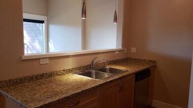 630 Speed Ave in Victoria, BC - Building Photo - Building Photo