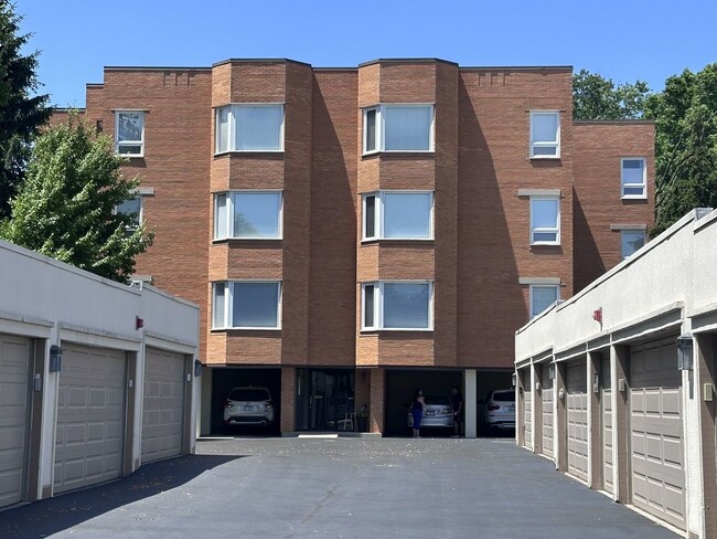 property at 1635 N Milwaukee Ave