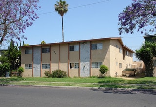 135 E Wakefield Ave in Anaheim, CA - Building Photo - Building Photo