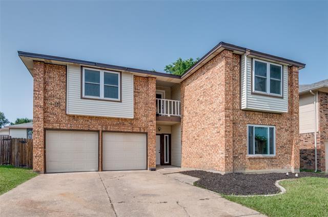 829 Foxridge Dr in Arlington, TX - Building Photo
