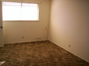 5 Dallas Ct in Angleton, TX - Foto de edificio - Building Photo