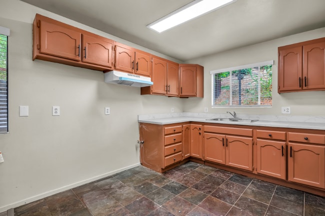 5243 Huntington Dr in Los Angeles, CA - Building Photo - Building Photo