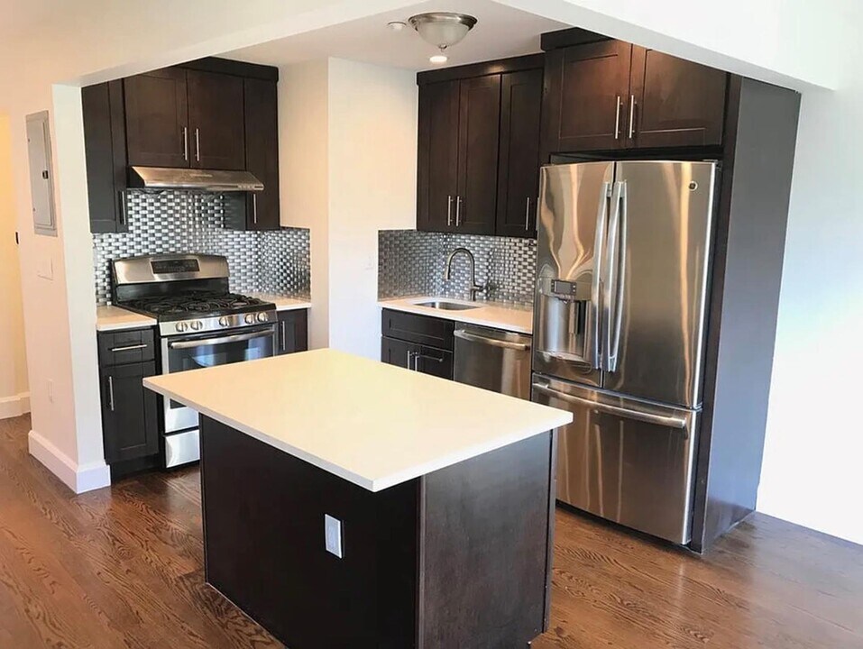 26-50-50 28th St in Queens, NY - Building Photo
