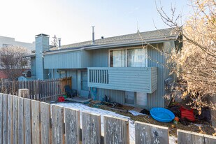 1603 27 Av SW in Calgary, AB - Building Photo