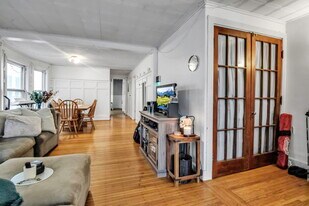492 Woodward Ave, Unit 1 in Buffalo, NY - Building Photo