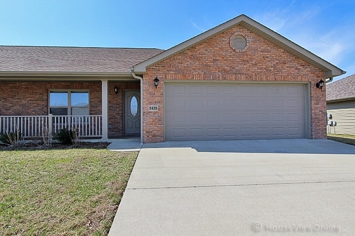 2479-2481 Travelers Way in Jackson, MO - Building Photo