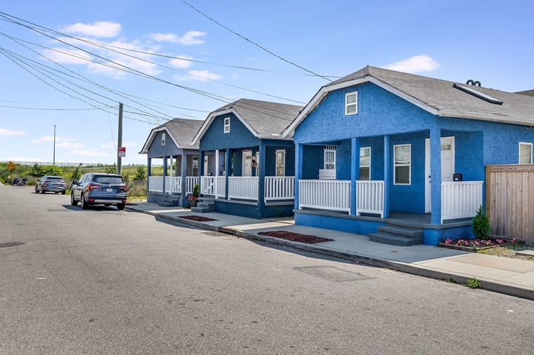 121 Beach 26th St in Far Rockaway, NY - Building Photo