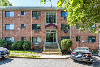 James Lee Condominiums in Falls Church, VA - Building Photo - Building Photo