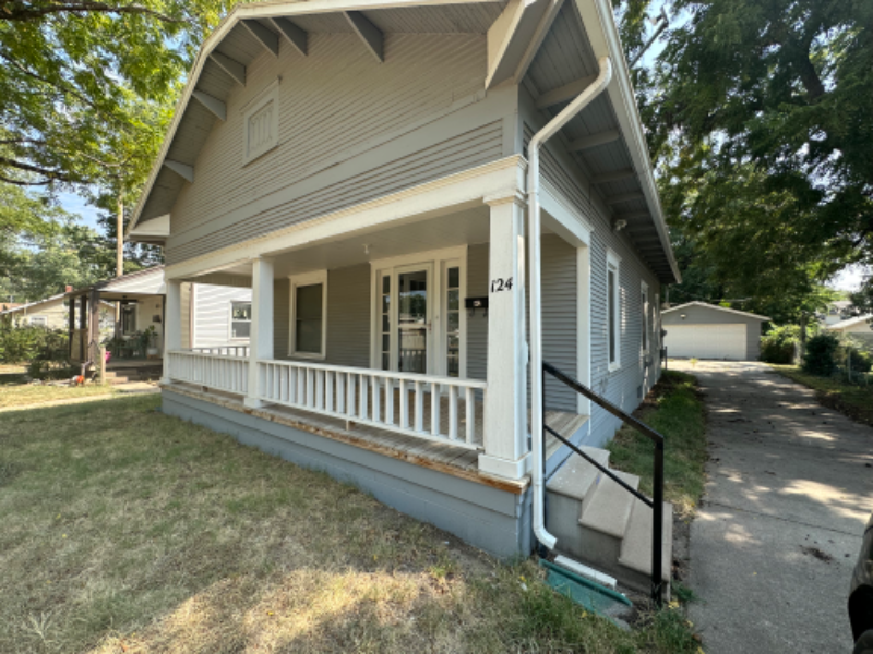 124 S Clarence St in Wichita, KS - Building Photo