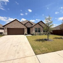 1332 Honey Crk Dr in Desoto, TX - Building Photo