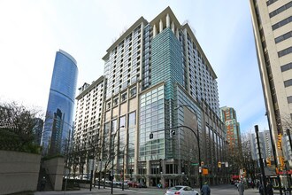 905 Hornby St in Vancouver, BC - Building Photo - Building Photo