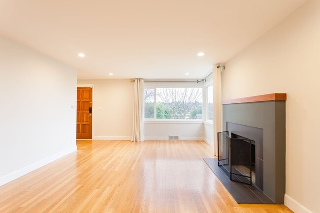 3046 13th Ave W in Seattle, WA - Building Photo - Building Photo