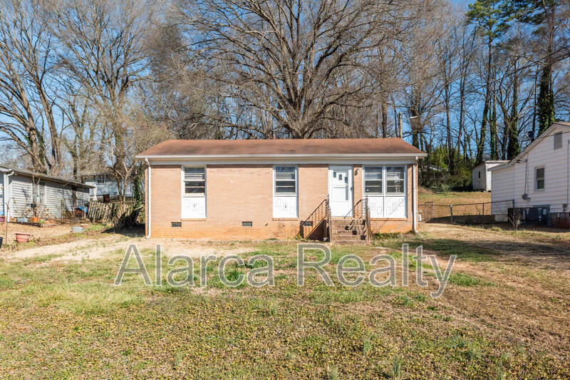 220 Nila Dawn Ave in Gastonia, NC - Building Photo