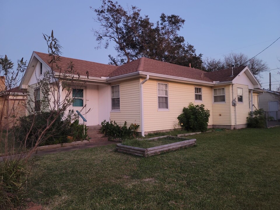 4727 Avenue N 1/2 Rear in Galveston, TX - Building Photo