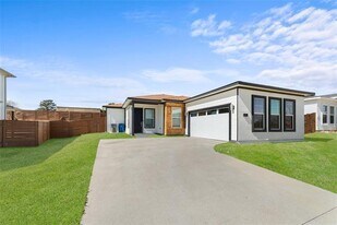 3877 Sam Cir in Dallas, TX - Building Photo