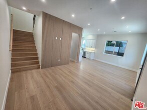 13540 Hamlin St in Los Angeles, CA - Building Photo - Building Photo
