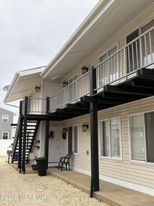 230 Kearney Ave-Unit -6 in Seaside Heights, NJ - Foto de edificio