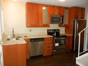 1869 S Lee St in Lakewood, CO - Foto de edificio - Building Photo