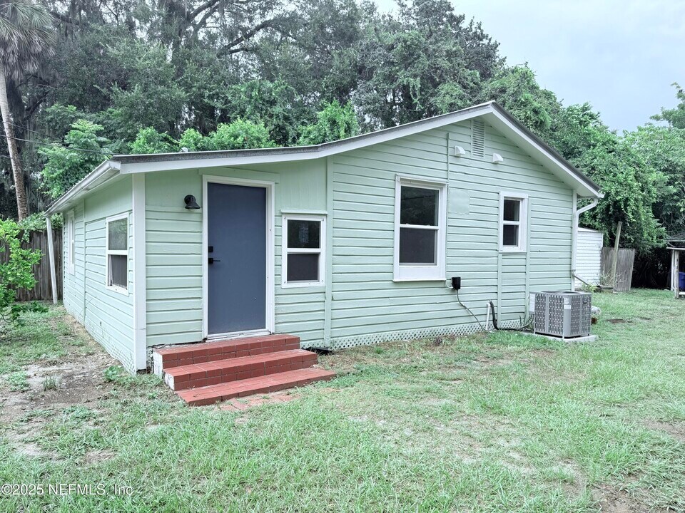 1348 Grant St in St. Augustine, FL - Building Photo