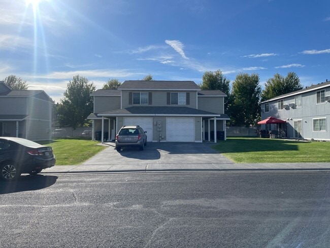 property at 802 NW Sunburst Ct