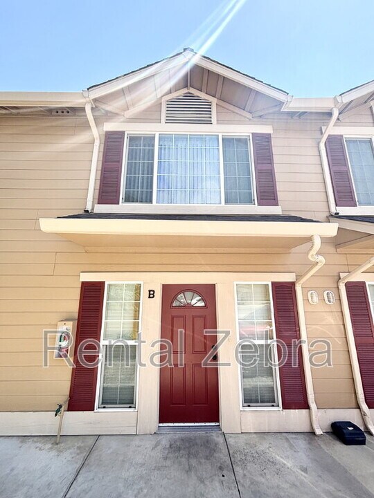 2935 Willowbrook Dr in Merced, CA - Foto de edificio