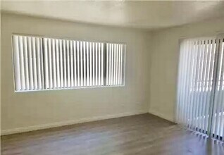 5054 S Rainbow Blvd in Las Vegas, NV - Building Photo - Building Photo