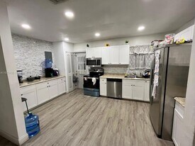 220 N 66th Ave in Hollywood, FL - Building Photo