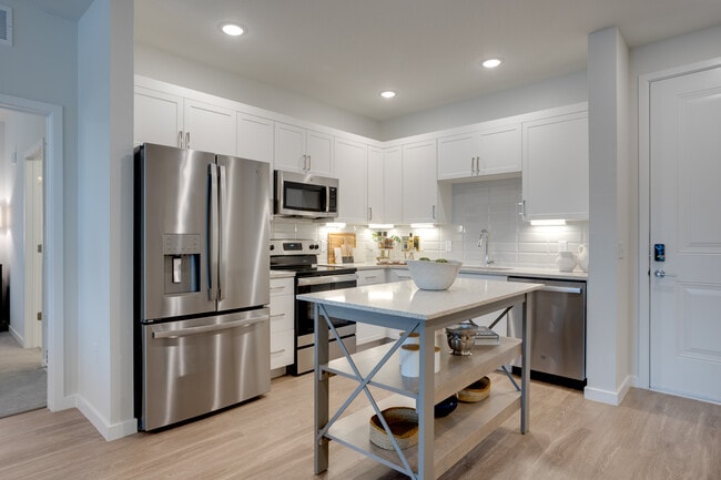 Bayfront On Sand Lake in Orlando, FL - Building Photo - Interior Photo