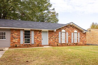 2855 Viking Dr in Columbus, GA - Foto de edificio - Building Photo