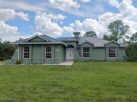 120 18th Ave NE in Naples, FL - Building Photo