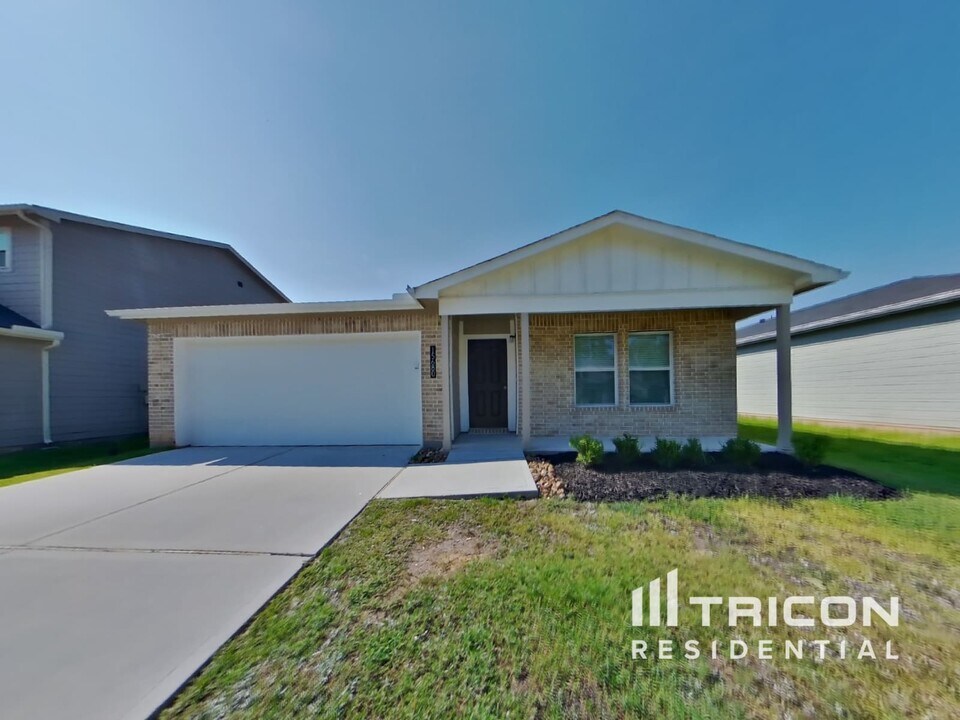 15680 Del Norte Dr in Conroe, TX - Building Photo
