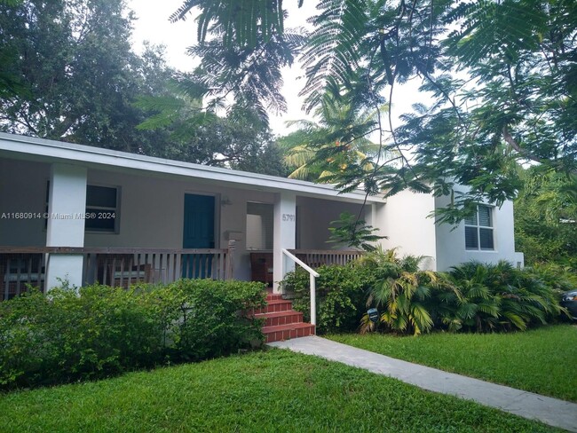 5791 SW 62nd Terrace in Miami, FL - Building Photo - Building Photo