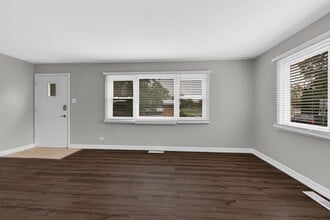 304 Seneca St in Park Forest, IL - Building Photo - Building Photo