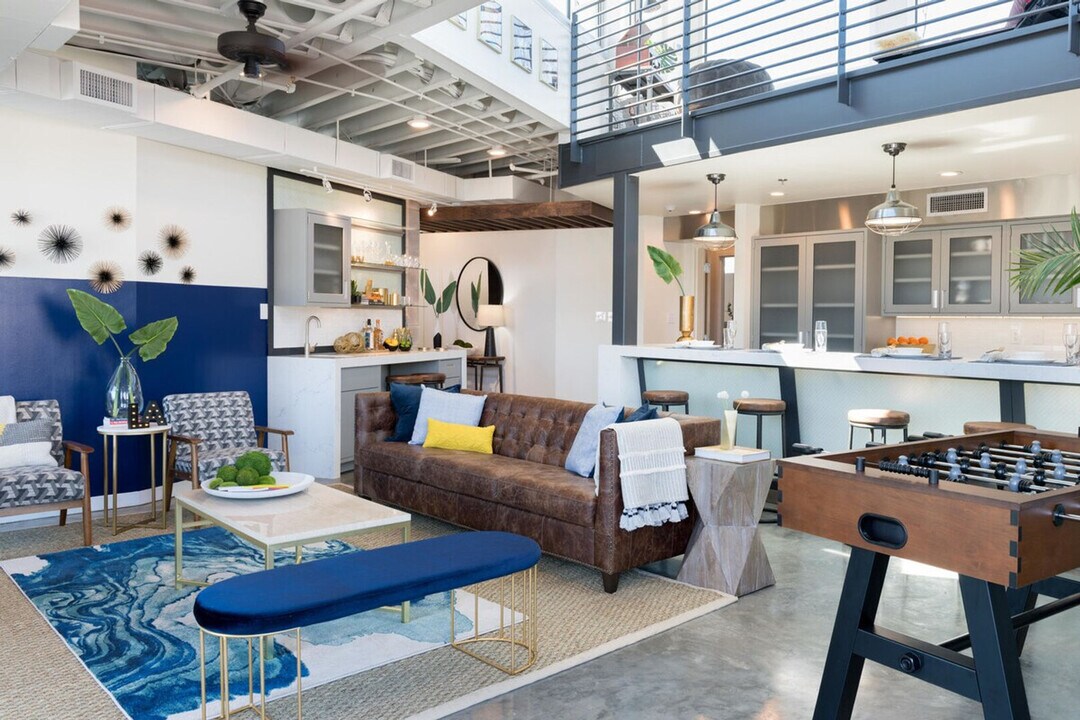 468 St Joseph St in New Orleans, LA - Building Photo