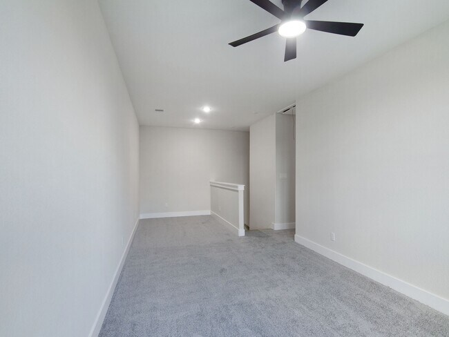 415 County Rd 5102J in Cleveland, TX - Building Photo - Building Photo