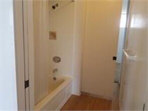 1160 Ala Napunani St in Honolulu, HI - Building Photo - Building Photo