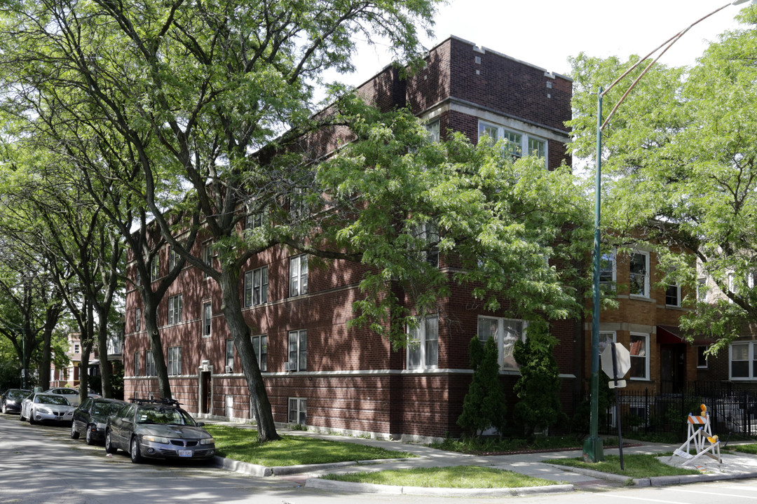 Albany Park Apartment Building in Chicago, IL - Building Photo