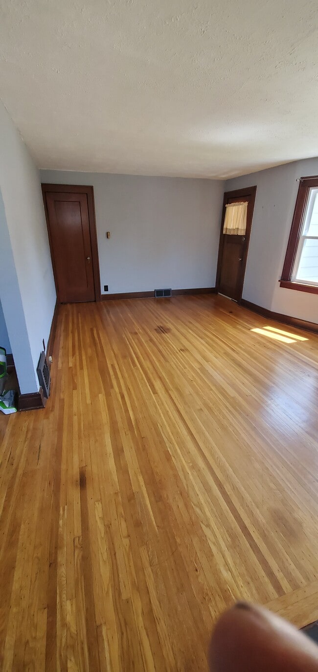 98 Enola Ave, Unit Lower in Kenmore, NY - Building Photo - Building Photo