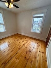 11 Dupont St, Unit 2 in Worcester, MA - Foto de edificio - Building Photo