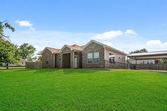 14103 Overstreet Dr in Willis, TX - Building Photo - Building Photo