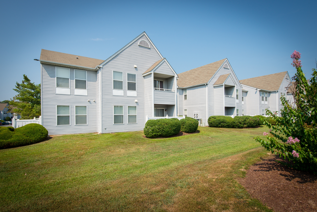 New Forest Apartments in St. Charles, MD - Foto de edificio - Building Photo