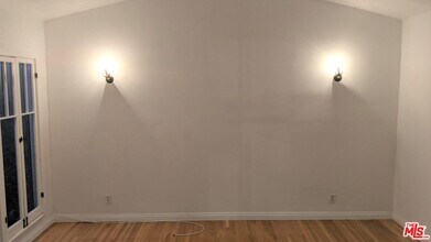 850 Tularosa Dr in Los Angeles, CA - Building Photo - Building Photo